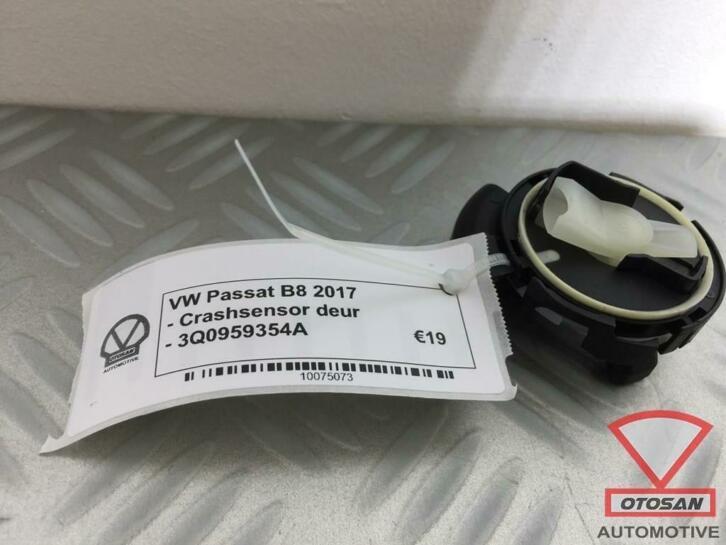 vw passat b8 2017 crashsensor crash sensor deur 3q0959354a, Auto-onderdelen, Gebruikt, Volkswagen, Volkswagen AG, Berliner Ring 2
38440  Wolfsburg, DE