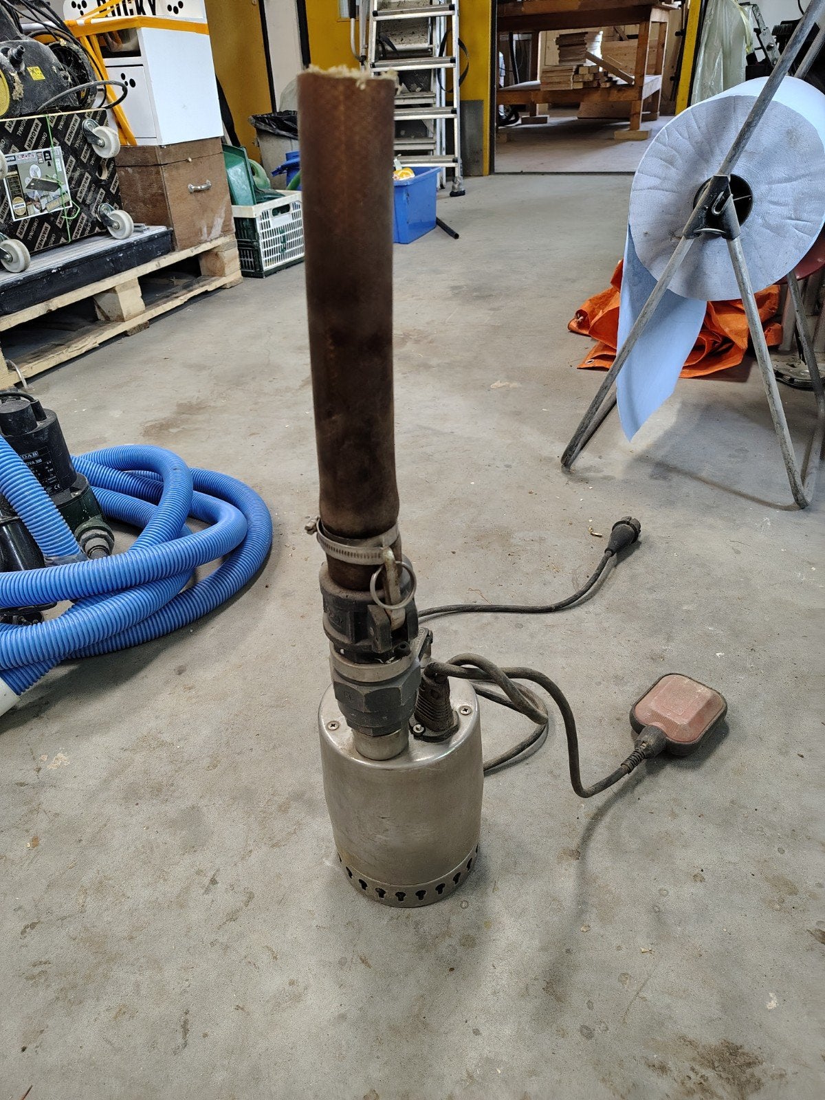 Grundfos RVS dompelpomp met vlotter type k2150, Tuin en Terras, Waterpompen, Ophalen of Verzenden, Gebruikt, Elektrisch, Dompelpomp