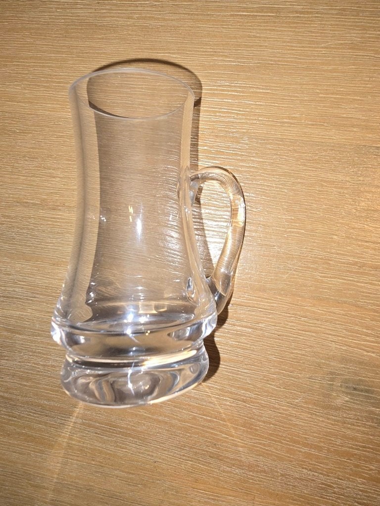 Mooi helder glazen borrelglas met oor, Verzamelen, Glas en Borrelglaasjes, Ophalen of Verzenden, Zo goed als nieuw, Borrel- of Shotglas