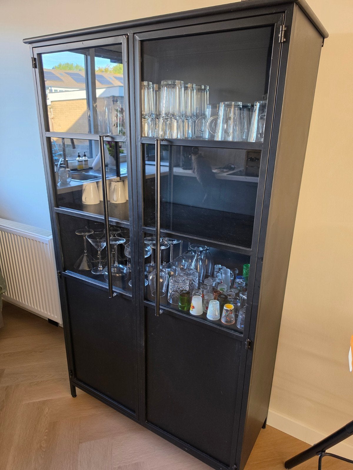 WOOOD Vitrinekast Zwart Metaal met Glazen Deuren, Ophalen, Met deur(en), Industrieel, Modern, 50 tot 100 cm