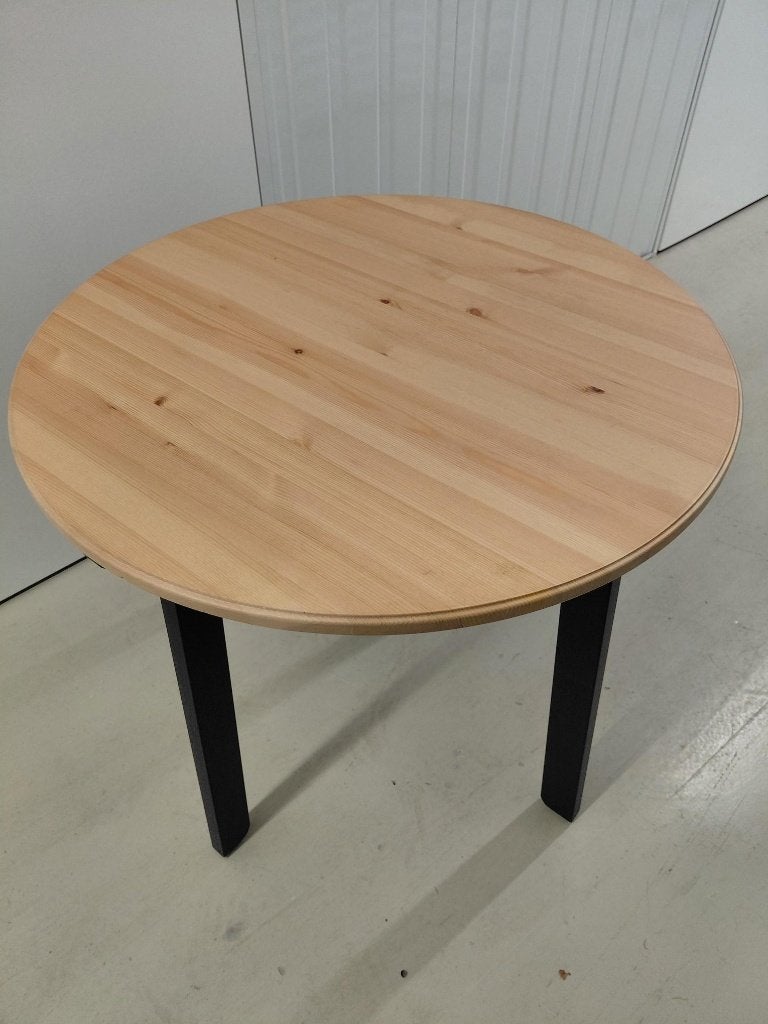 Ronde eettafel 85 cm van grenenhout met zwart onderstel, Huis en Inrichting, Ophalen, 50 tot 100 cm, Rond, Nieuw