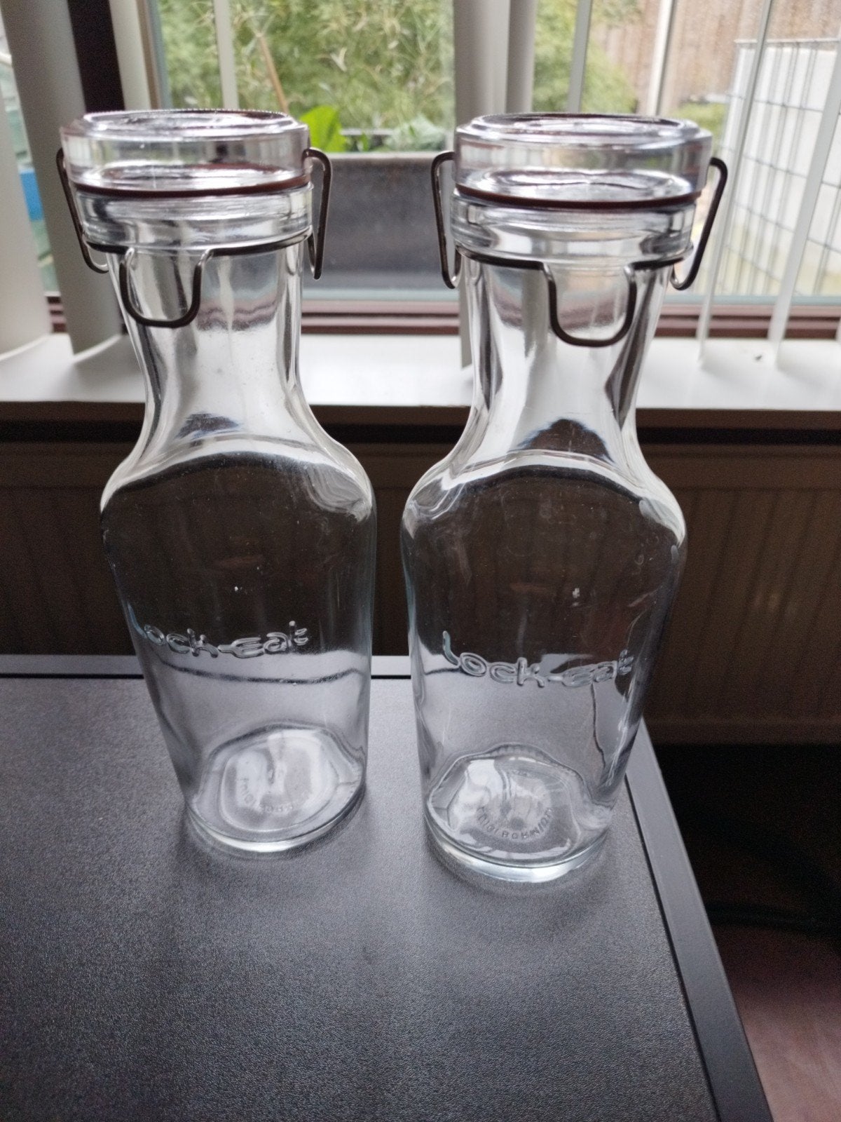 Set van 2 Luigi Bormioli glazen waterkaraffen 1 liter, Ophalen, Transparant, Met deksel, Glas