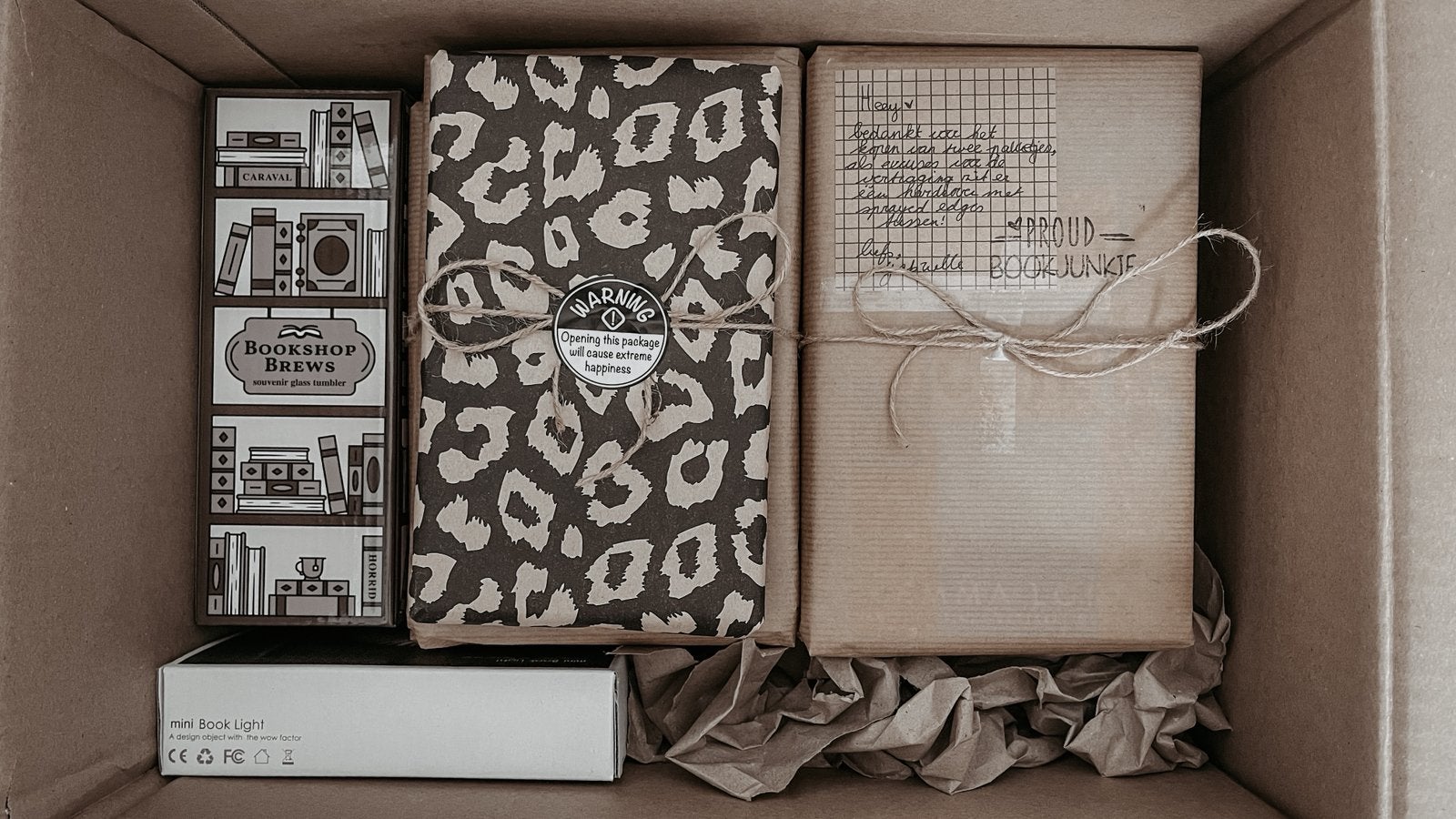 Boekenpakketjes: Boeken & Goodies (Owlcrate/Fairyloot), Boeken, Ophalen of Verzenden, Zo goed als nieuw