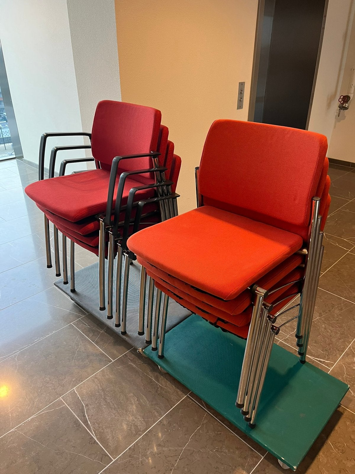 Stoelen Ahrend vergaderstoelen met of zonder armsteunen, Huis en Inrichting, Ophalen, Gebruikt, Geen, Ahrend