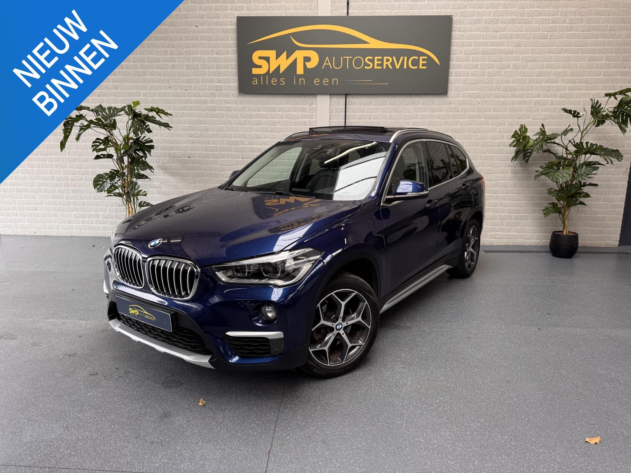 BMW X1 sDrive18i Executive | X-line | Pano | Navi | Camera |, Gebruikt, Euro 6, Blauw, Leder en Stof