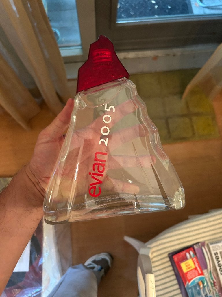 Evian limited edition 2005 bottle, Verzamelen, Ophalen of Verzenden, Nieuw, Gebruiksvoorwerp