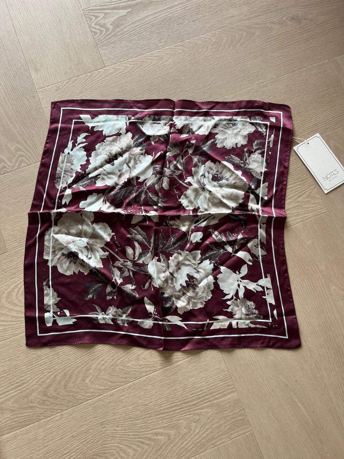 Notes du Nord sjaaltje NIEUW, Kleding | Dames, Mutsen, Sjaals en Handschoenen, Ophalen of Verzenden, Nieuw, Maat 38/40 (M), Sjaal