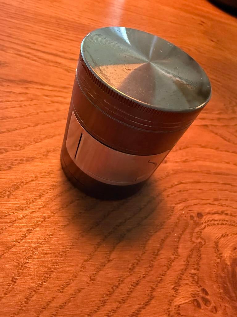 Metalen kruidenmolen / grinder 5 delig voor alle kruiden, Ophalen of Verzenden, Zwart, Metaal, Overige merken