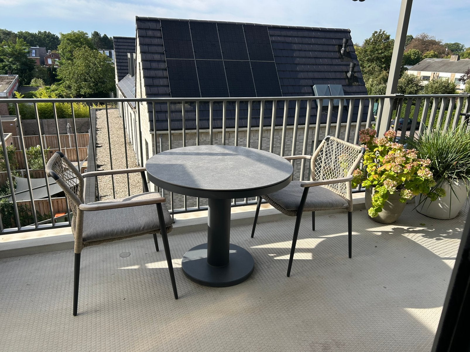 Zgan tuin/balkontafel, rond met natuurstenen blad, Tuin en Terras, Ophalen of Verzenden, Zo goed als nieuw, Rond, Overige materialen