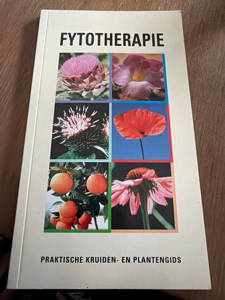HKR.  Fytotherapie: Praktische Kruiden- en Plantengids, Ophalen of Verzenden, Zo goed als nieuw