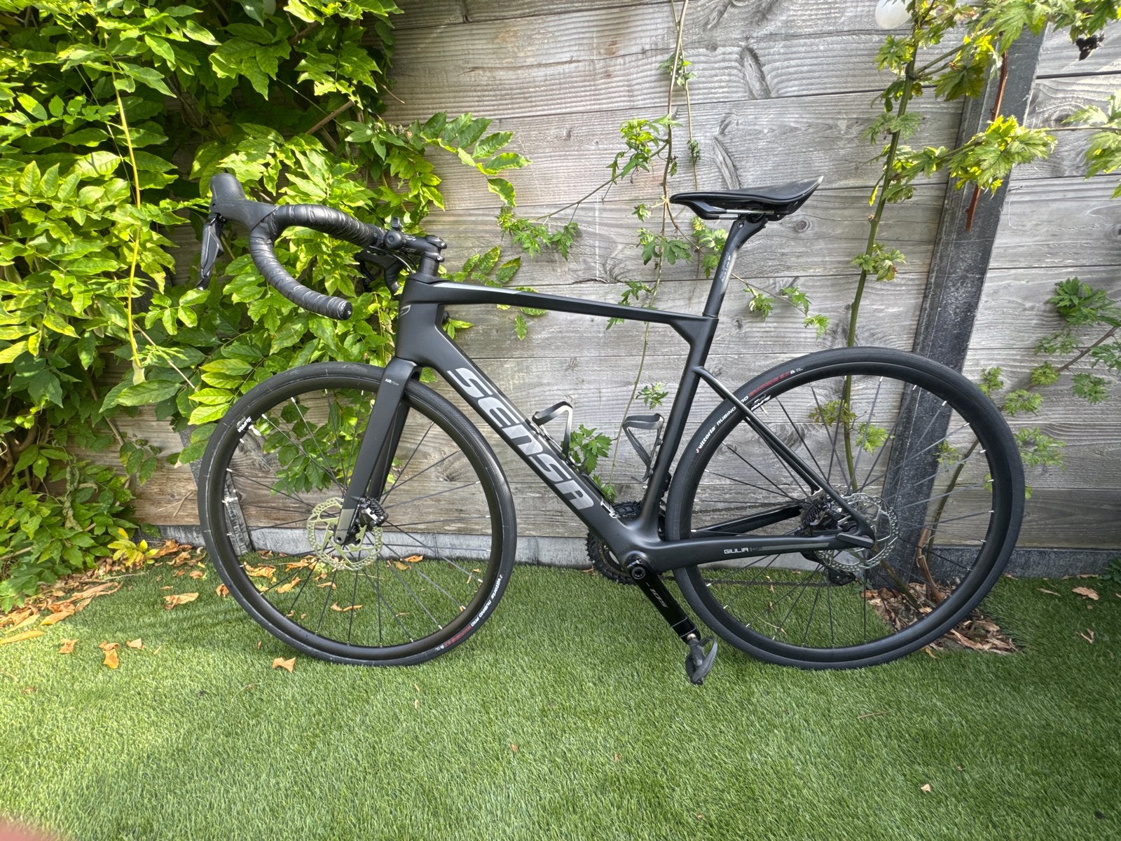 Sensa Giulia GF racefiets - Carbon, Shimano 105, Schijfrem, 28 inch, Carbon, Heren, Zo goed als nieuw