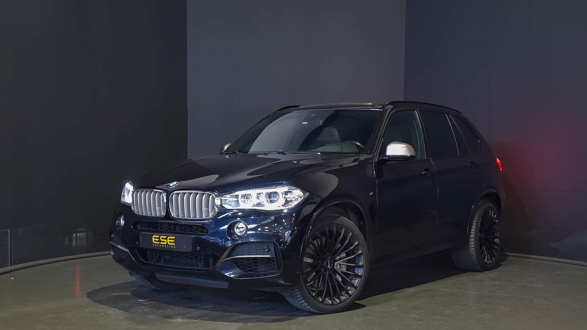 BMW X5 M50d | Panorama | Memory-Seats | Breyton, 15 km/l, 2993 cc, Alcantara, Zwart