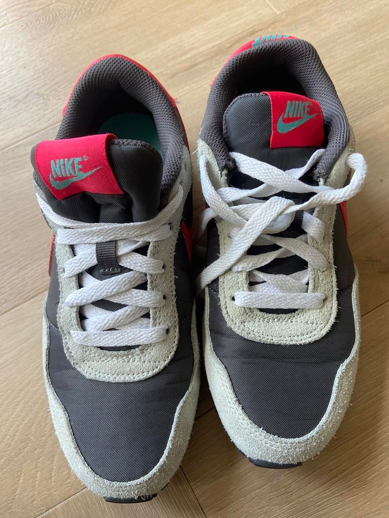 Nike zgan maat 35,5, Ophalen of Verzenden, Zo goed als nieuw, Jongen of Meisje, Schoenen