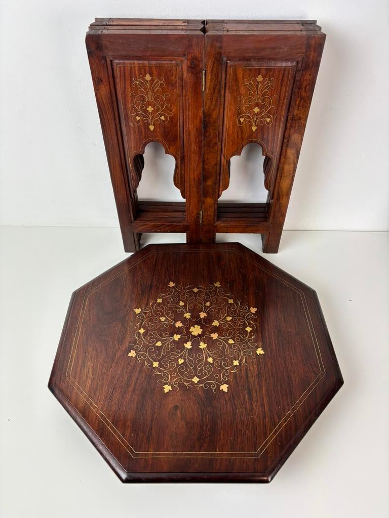 Anglo-Indiase achthoekige bijzettafel met messing inleg 1900, Ophalen of Verzenden, Rond, Minder dan 55 cm, 45 tot 60 cm