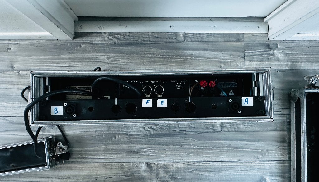 Crown Micro-Tech 1200 (MA1200) Eindversterker, Audio, Tv en Foto, Versterkers en Receivers, Gebruikt, Overige systemen, 120 watt of meer