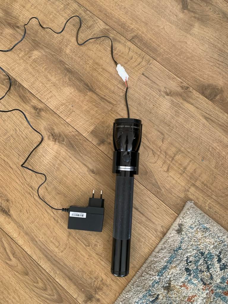 Maglite zaklamp met oplader, Ophalen of Verzenden, Gebruikt, Accu