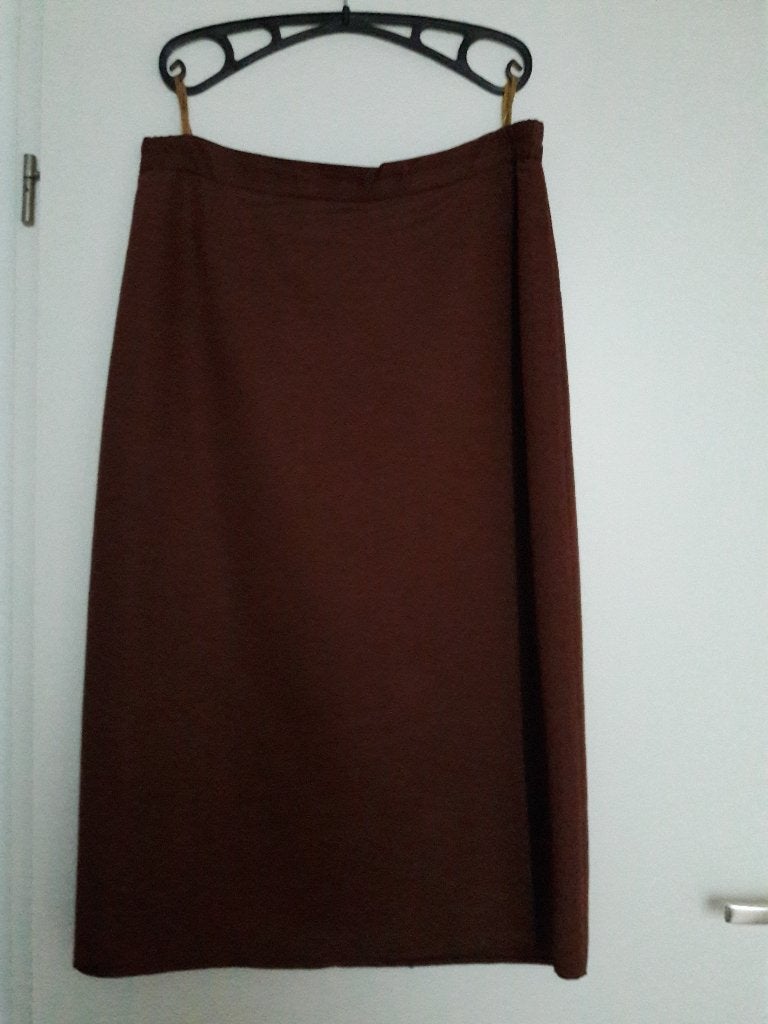 Prachtige overslag rok de kleur is kastanje bruin - maat 44., Kleding | Dames, Rokken, Bruin, Verzenden, Maat 42/44 (L), Zo goed als nieuw