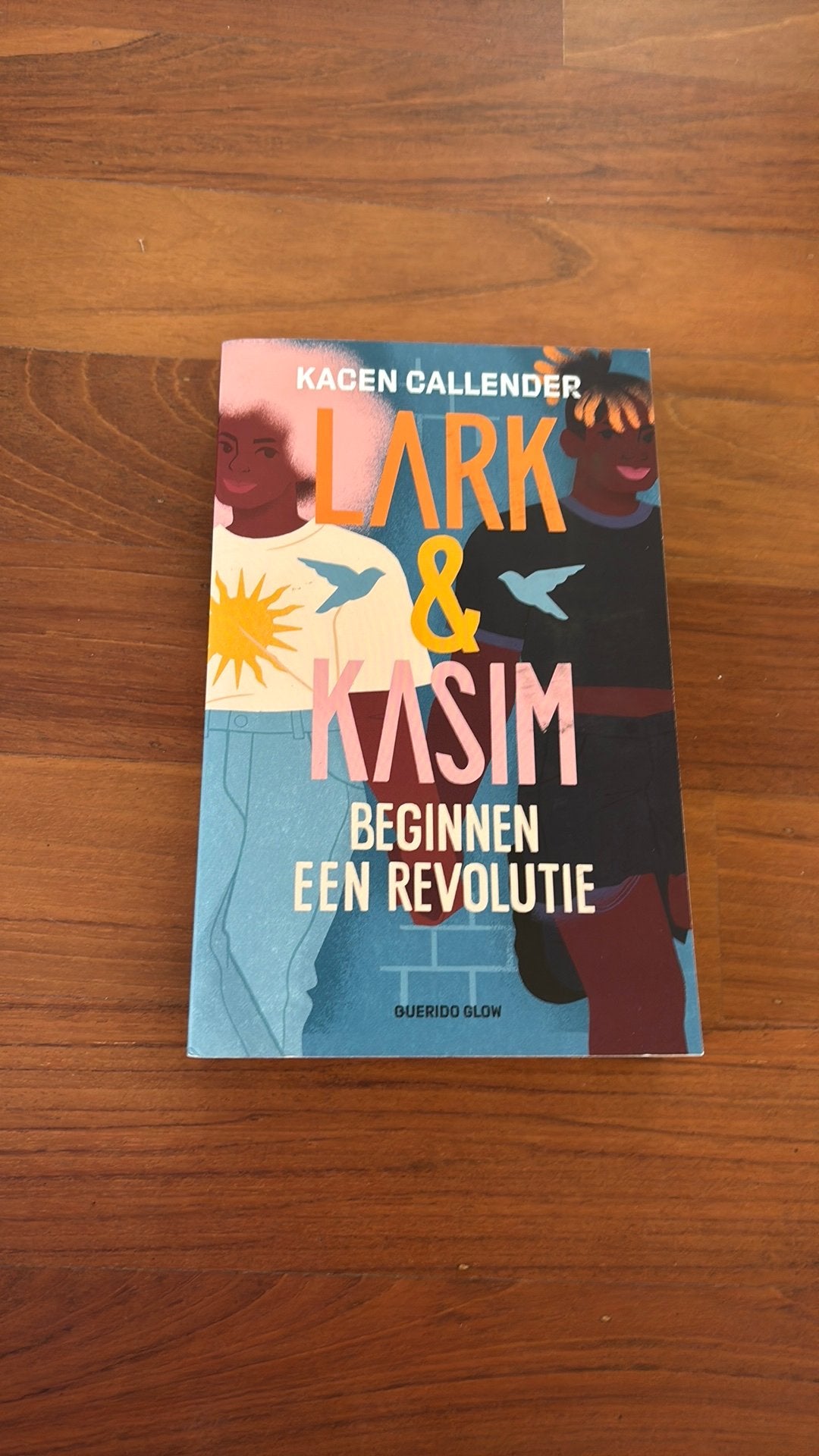 Kacen Callender - Lark & Kasim beginnen een revolutie, Ophalen of Verzenden, Zo goed als nieuw, Fictie, Kacen Callender