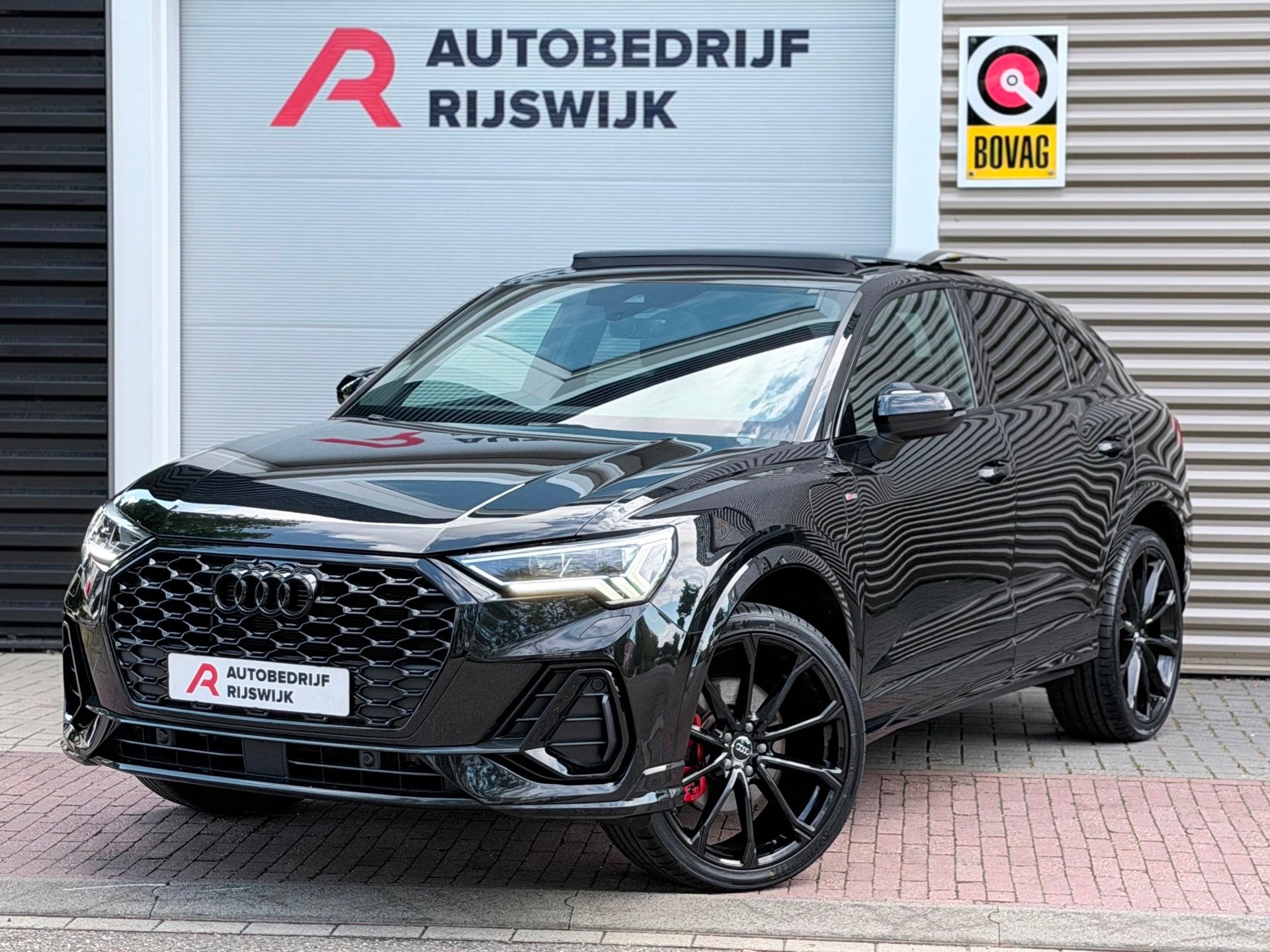Audi Q3 Sportback 45 TFSI e S Edition Pano/Camera/AppleCar, Auto's, Gebruikt, Euro 6, Leder en Stof, Zwart