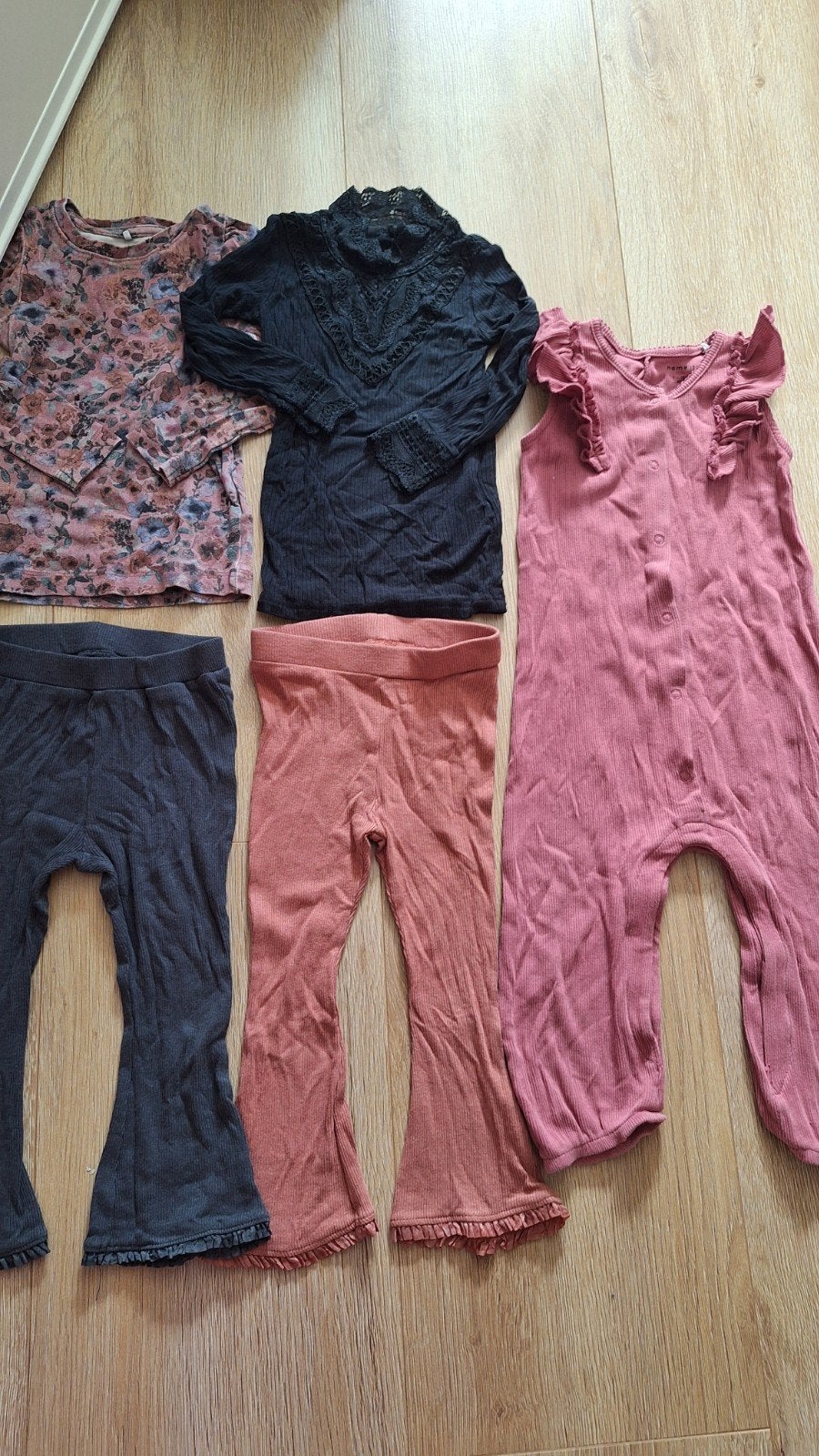 Name-it kleding draagmt 86: broekjes, shirtjes, tuinbroek, Gebruikt, Broekje, Meisje, Ophalen of Verzenden
