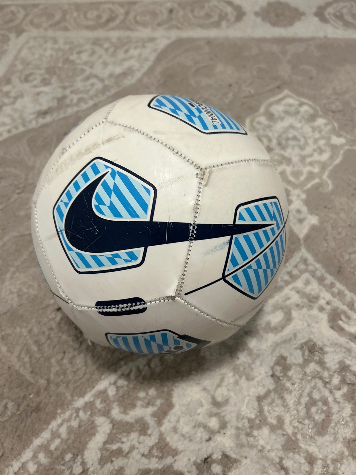 Nike voetbal maat 5 - Gebruikt, Sport en Fitness, Voetbal, Ophalen of Verzenden, Gebruikt, Bal