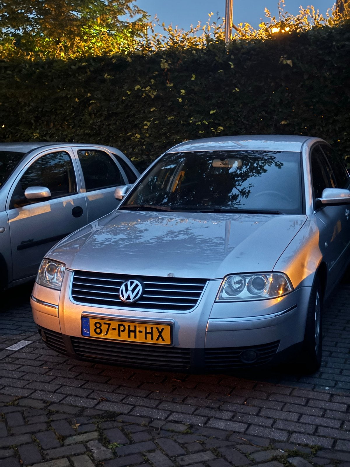 Volkswagen Passat 2.0 96KW 2004 Grijs, Auto's, Volkswagen, 1325 kg, 4 cilinders, 1984 cc, Origineel Nederlands