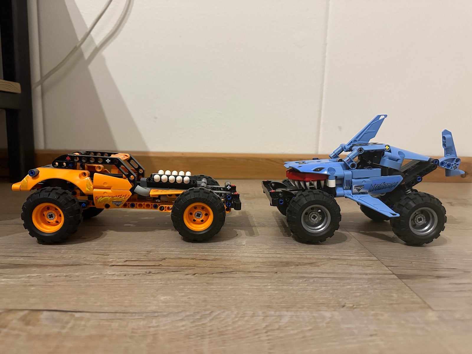 Lego Technic Monster Jam Megalodon & El Toro Loco, Ophalen of Verzenden, Zo goed als nieuw