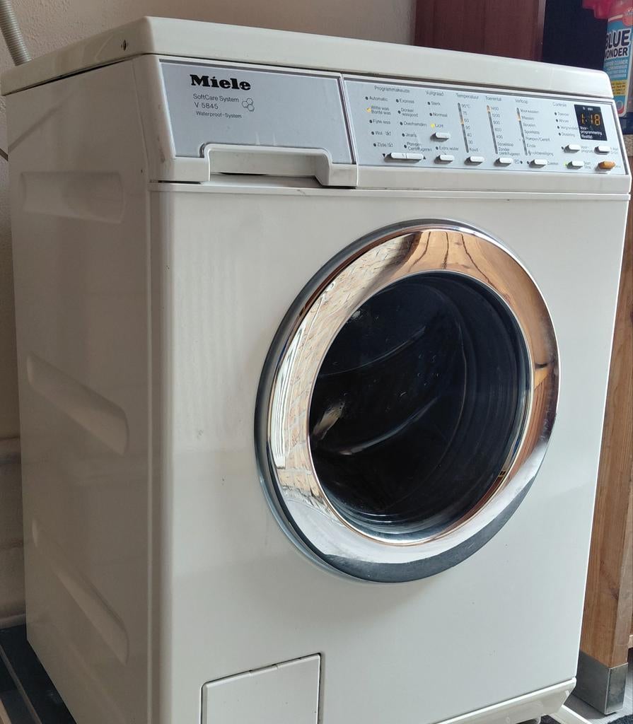 Miele W5845 softronic, Ophalen, 4 tot 6 kg, Refurbished, 1600 toeren of meer