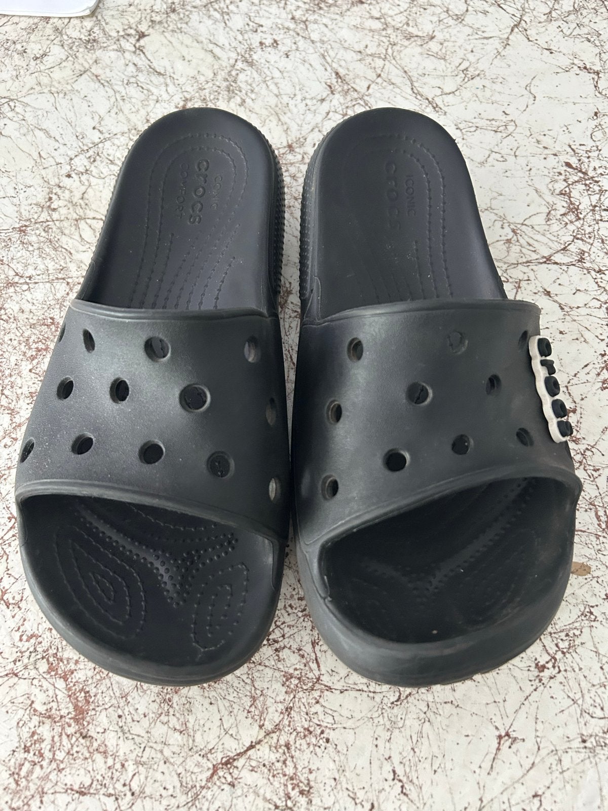 Zwarte Crocs slippers - Maat M11-39/40, Ophalen of Verzenden, Gedragen, Zwart