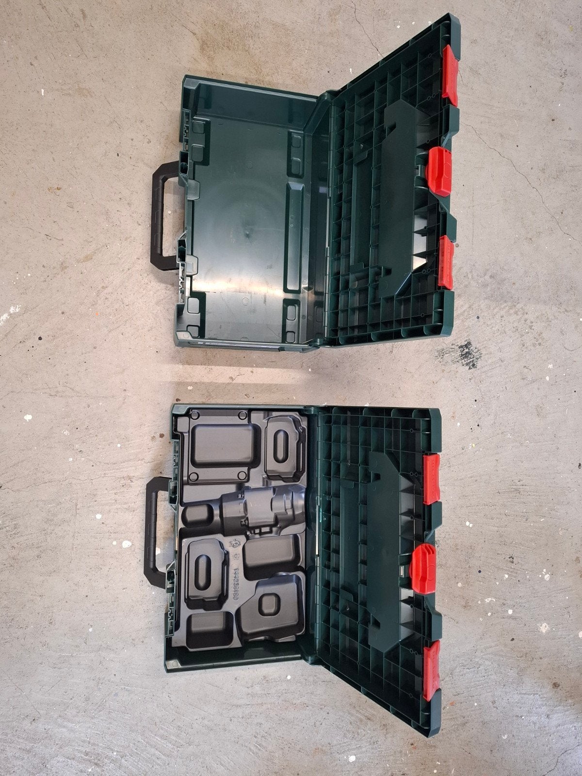 Twee lege Metabo opbergboxen, Ophalen