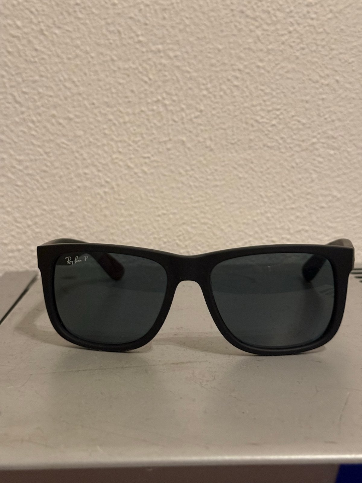 Ray-Ban Justin Zonnebril RB4165 Zwart - Zo goed als nieuw, Sieraden, Tassen en Uiterlijk, Zonnebril, Zwart, Ophalen of Verzenden