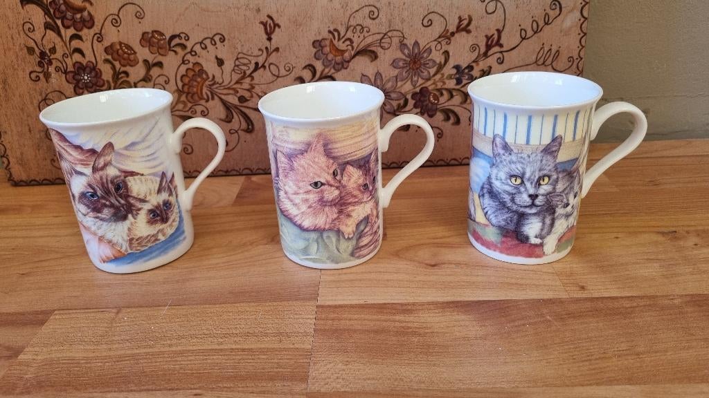 3 Zeldzame Vintage Mokken Bekers met Katten Poezen Porselein, Verzenden, Zo goed als nieuw, Porselein, Kop en/of schotel
