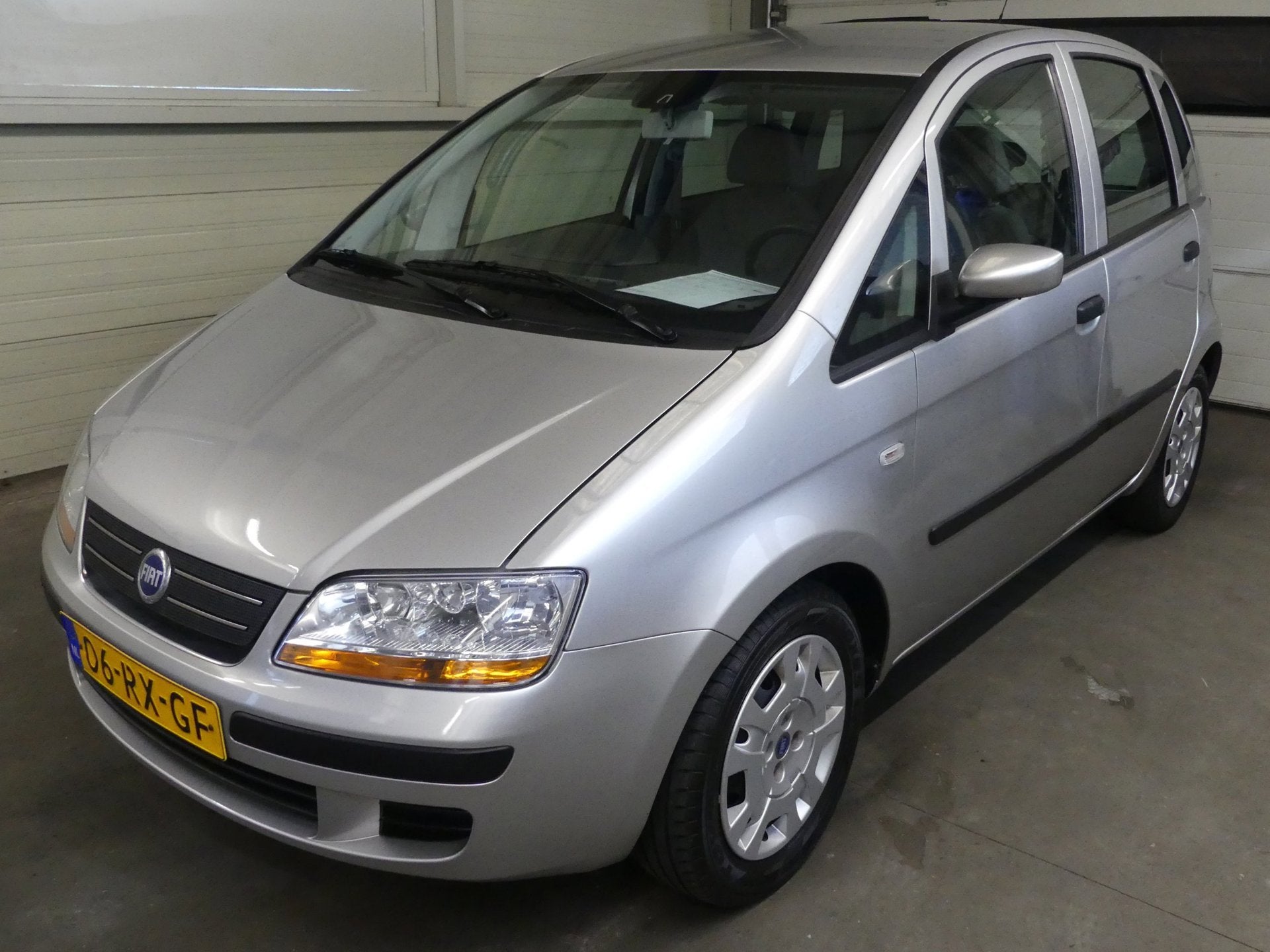 Fiat Idea 1.4-16V Active Plus - Airco - Weinig Km Nap, Auto's, Voorwielaandrijving, Gebruikt, Idea, 400 kg