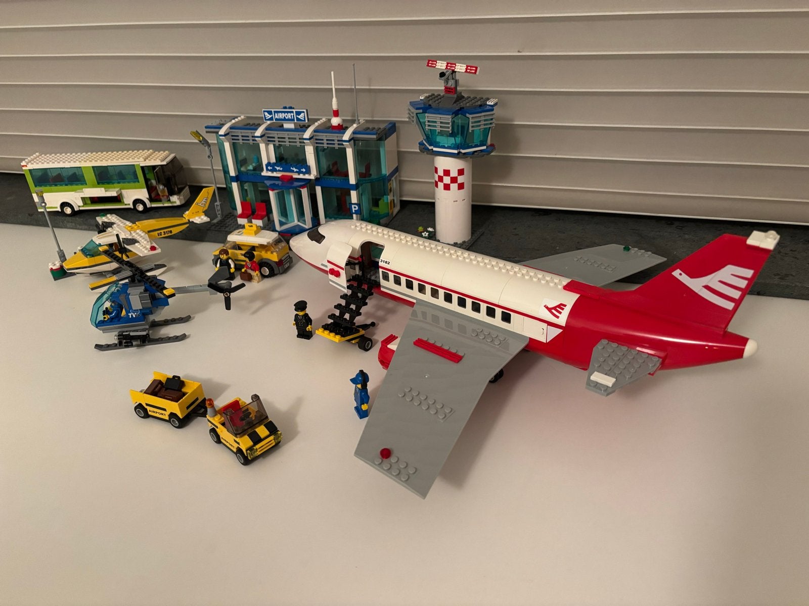 Grote LEGO City Luchthaven Set met Vliegtuig en Bus, Ophalen, Gebruikt