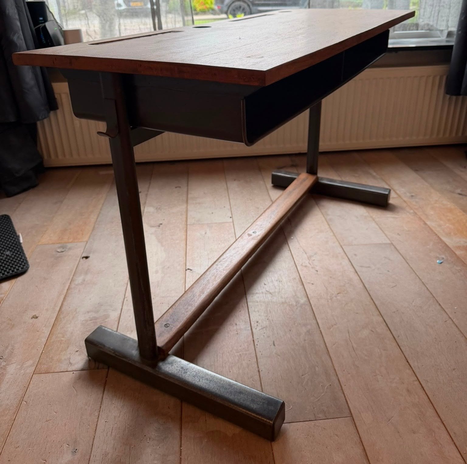 Vintage Schoolbureau met Industriële Stalen Poten, Huis en Inrichting, Bureaus, Ophalen, Opbergruimte, 120 cm, Hout