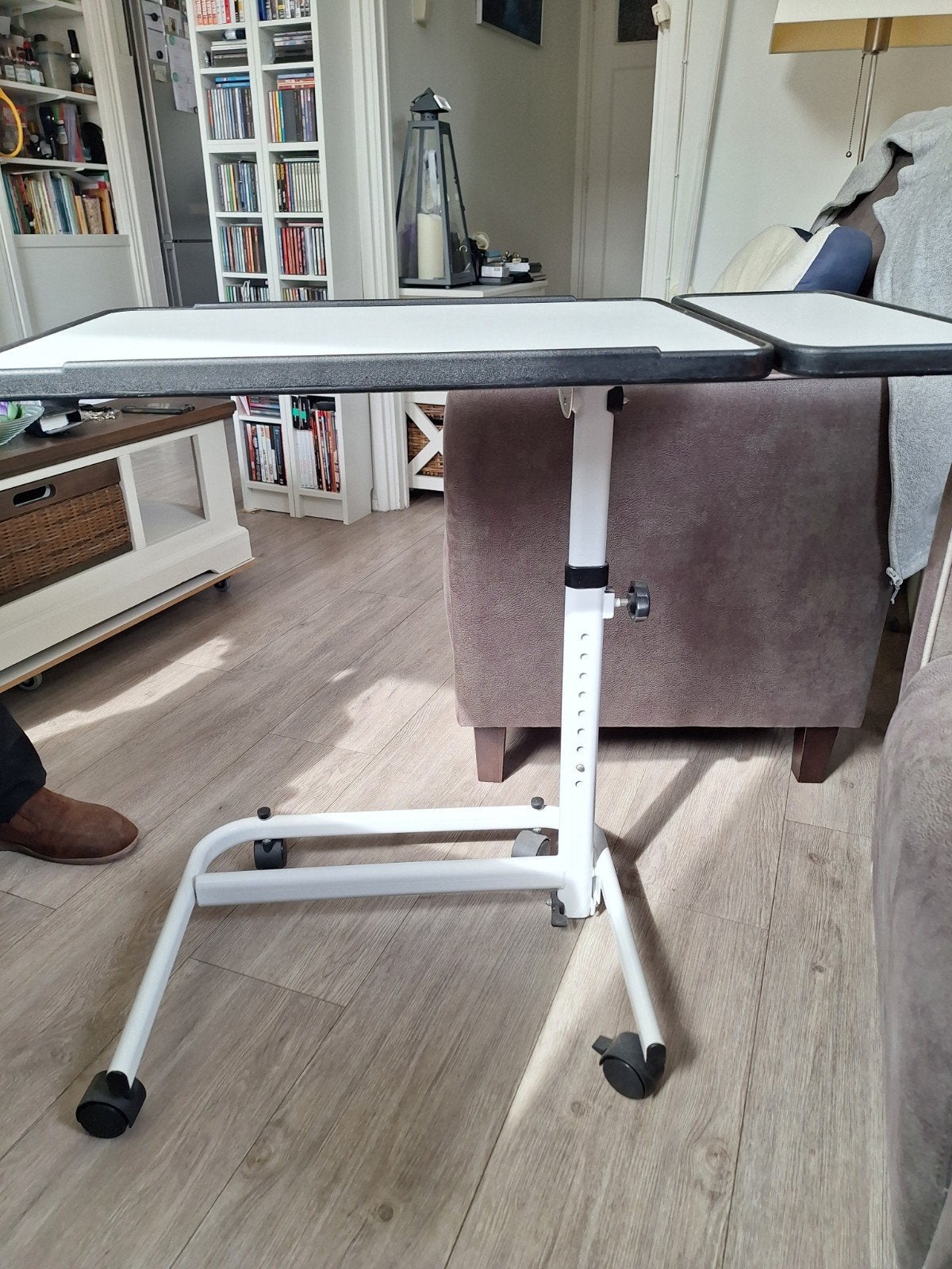 Bijzettafel op wielen, verstelbaar, Ophalen, In hoogte verstelbaar