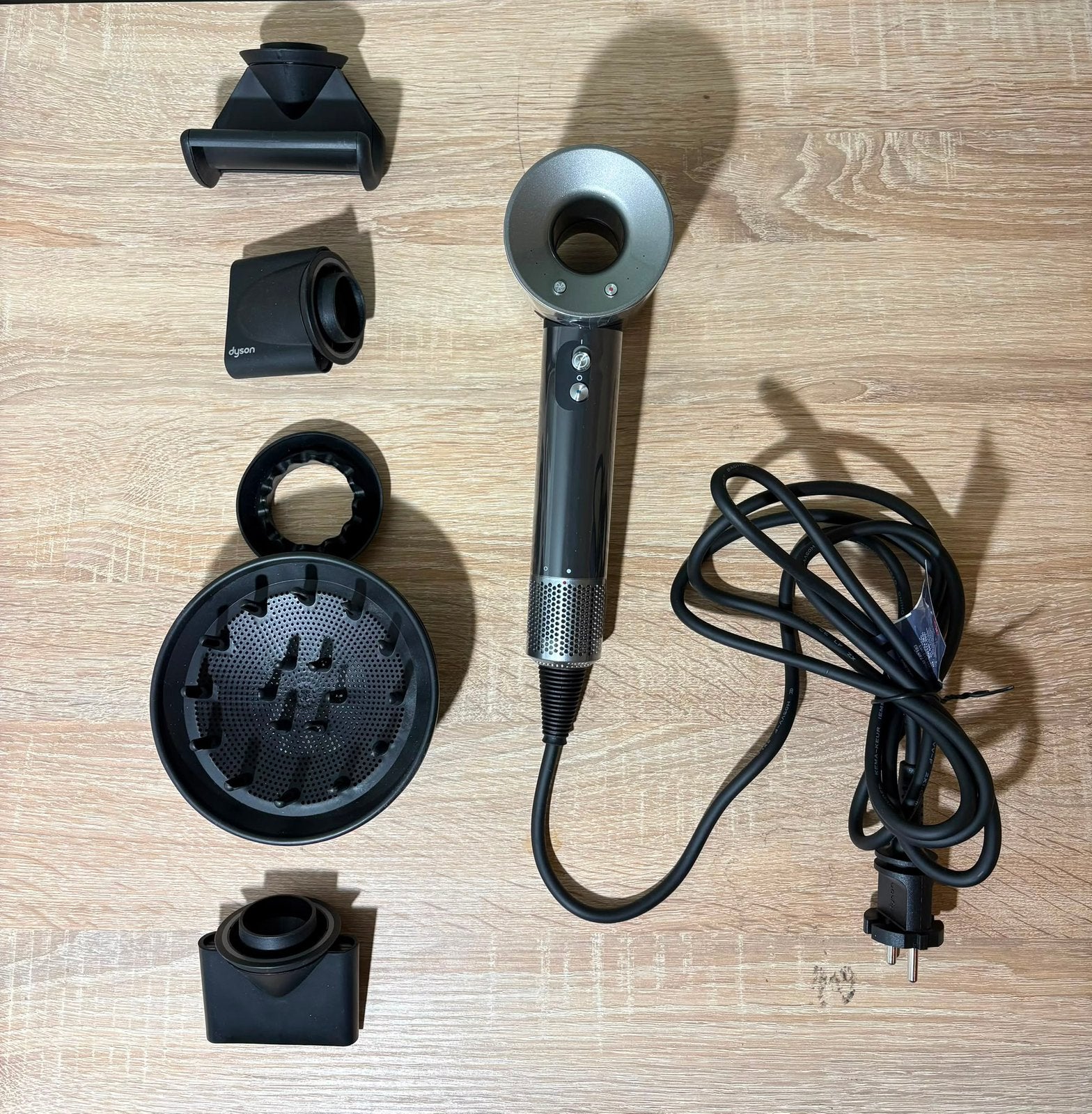 Dyson Föhn - Nieuw in verpakking met 5 opzetstukken, Verzenden, Nieuw, Föhn of Haardroger