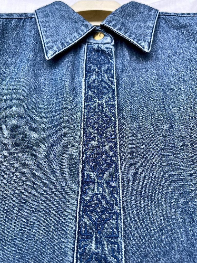 blue denim blouse met borduursel van Michèl Valérie, Maat 38/40 (M), Michèl Valérie, Blauw, Ophalen of Verzenden