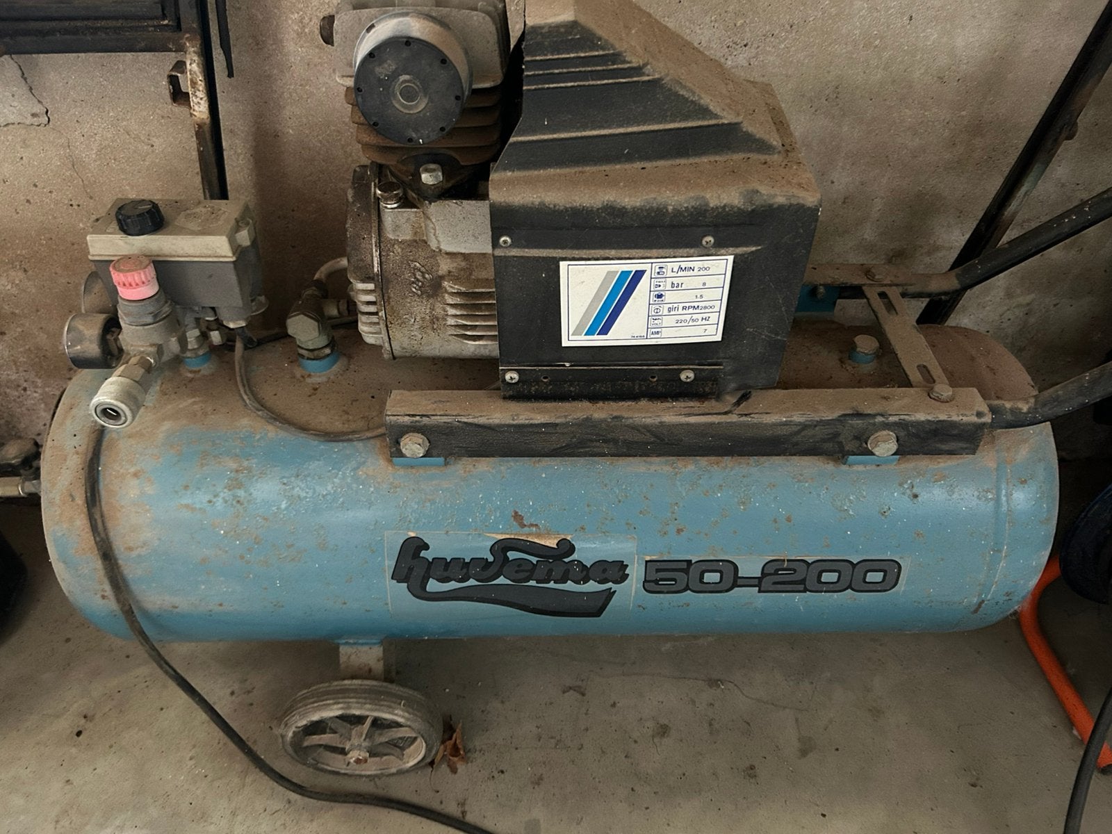 Te koop; Huvema 50-200 compressor 220v, 100 liter of meer, Ophalen, Gebruikt