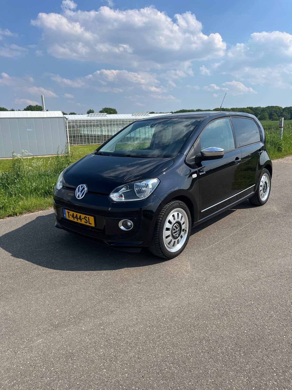 Volkswagen High Up! 1.0 (2012) Zwart - 5-deurs - 131.281 km, Voorwielaandrijving, Up!, 4 stoelen, Zwart
