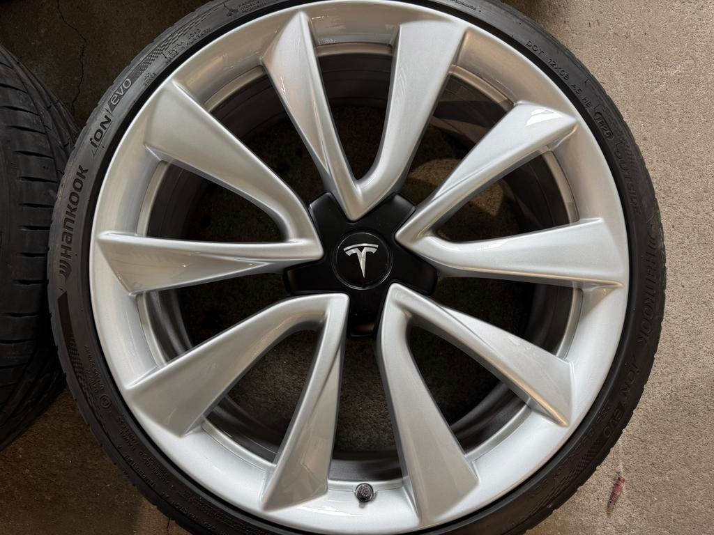 20 inch Tesla Model 3 Performance Velgen met nieuwe banden
