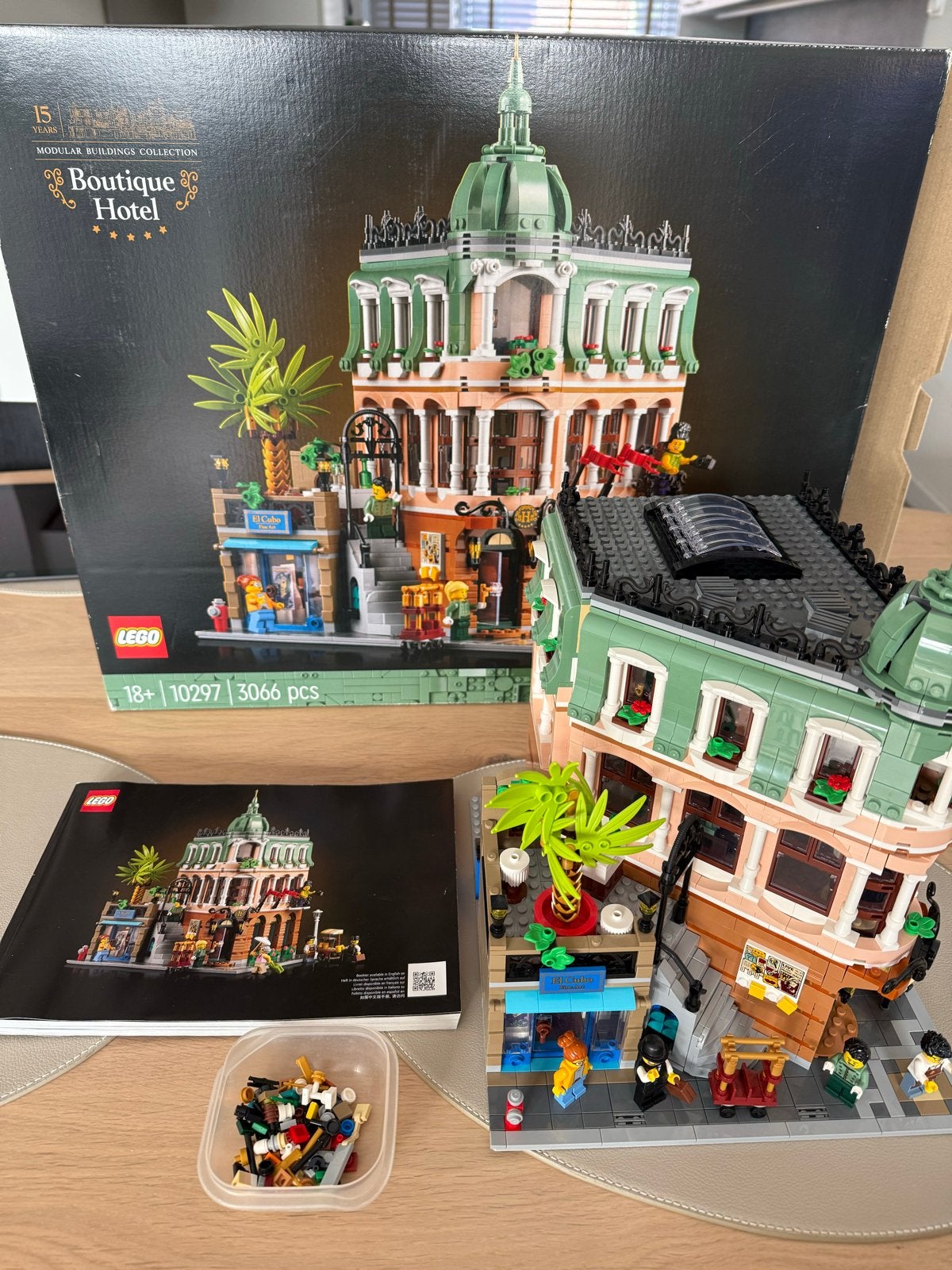 LEGO Boutique Hotel (10297) - Modulaire Gebouwen Collectie, Ophalen, Zo goed als nieuw