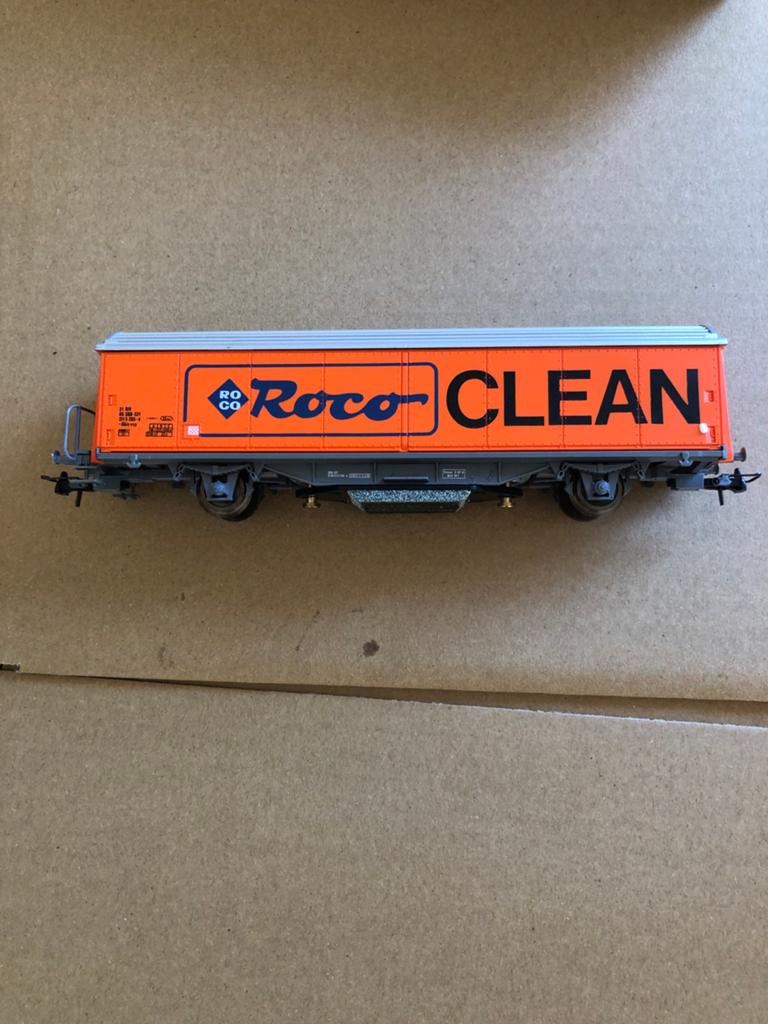 Roco Clean Reinigingswagon - Modelspoorbaan H0, Gelijkstroom of Wisselstroom, Wagon, Ophalen of Verzenden, Zo goed als nieuw