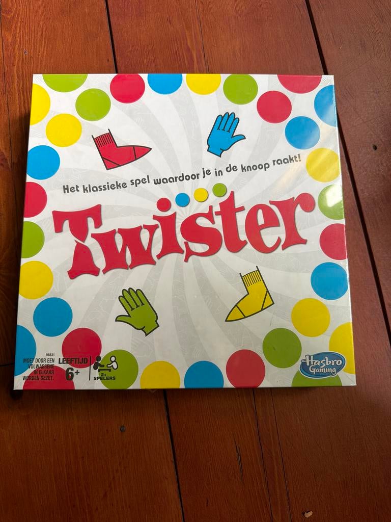 Twister - Het klassieke spel dat je in de knoop raakt!, Hobby en Vrije tijd, Gezelschapsspellen | Bordspellen, Drie of vier spelers