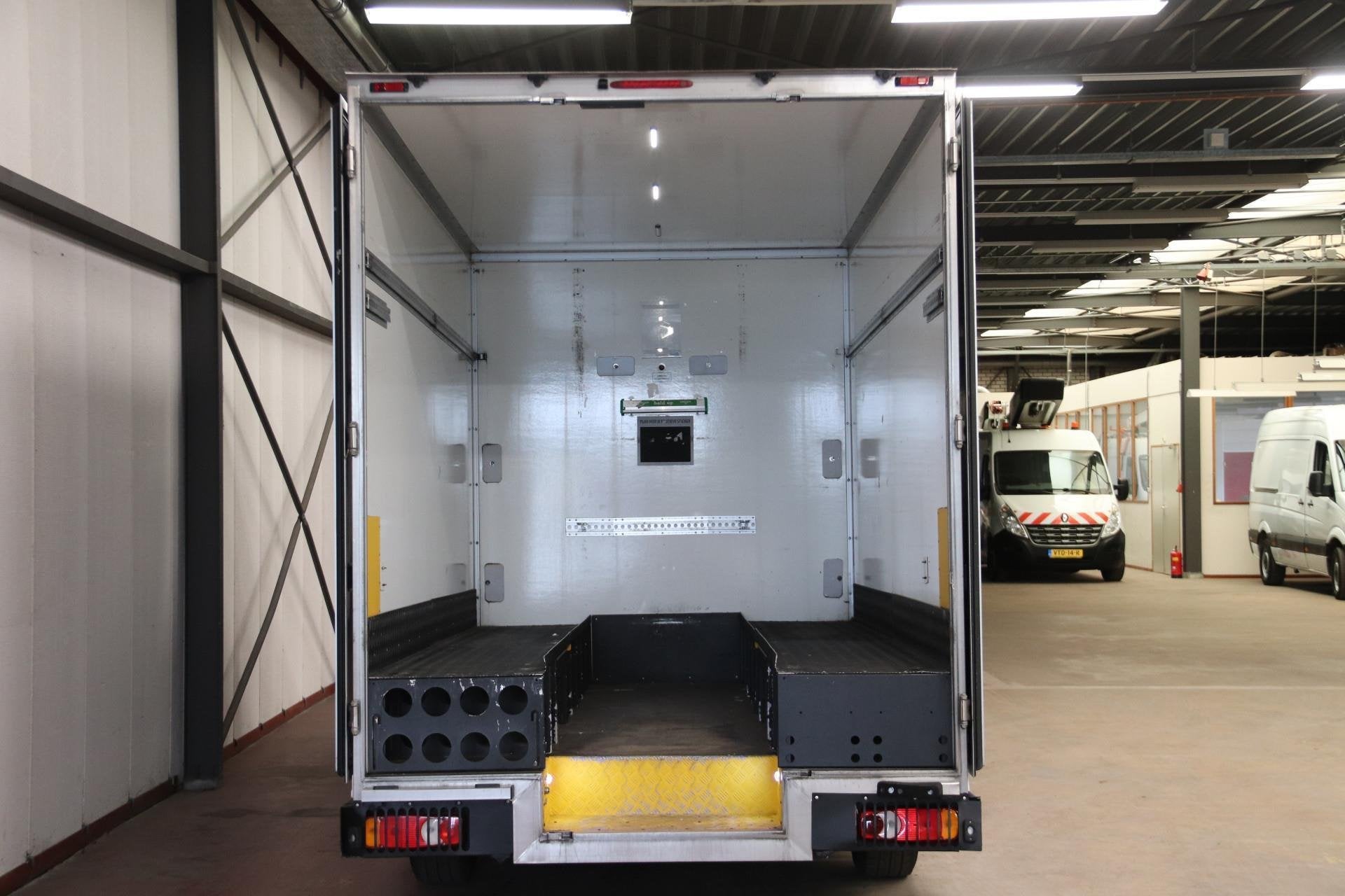 Renault Master 170PK AUTOMAAT LOWLINER VERKOOPWAGEN FOODTRUC, Stof, Gebruikt, Euro 6, 4 cilinders