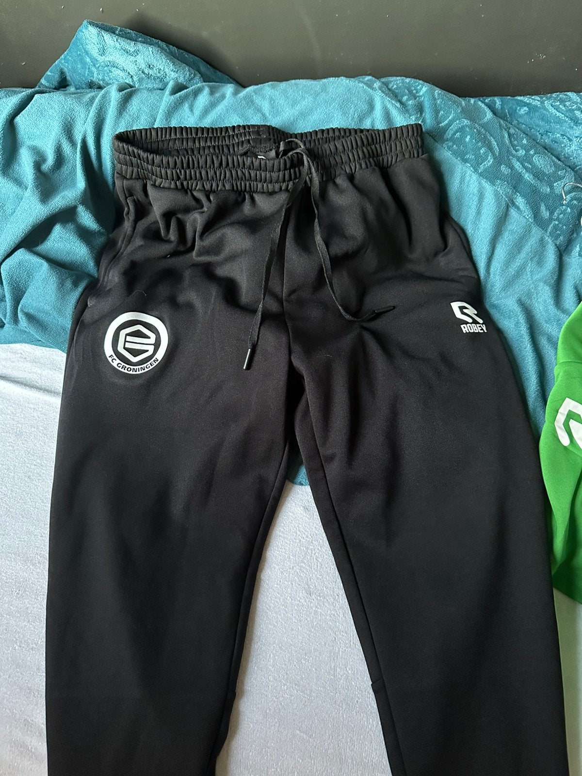 Robey FC Groningen pak - NIEUW, Nieuw, Ophalen of Verzenden, Voetbal, Meerkleurig