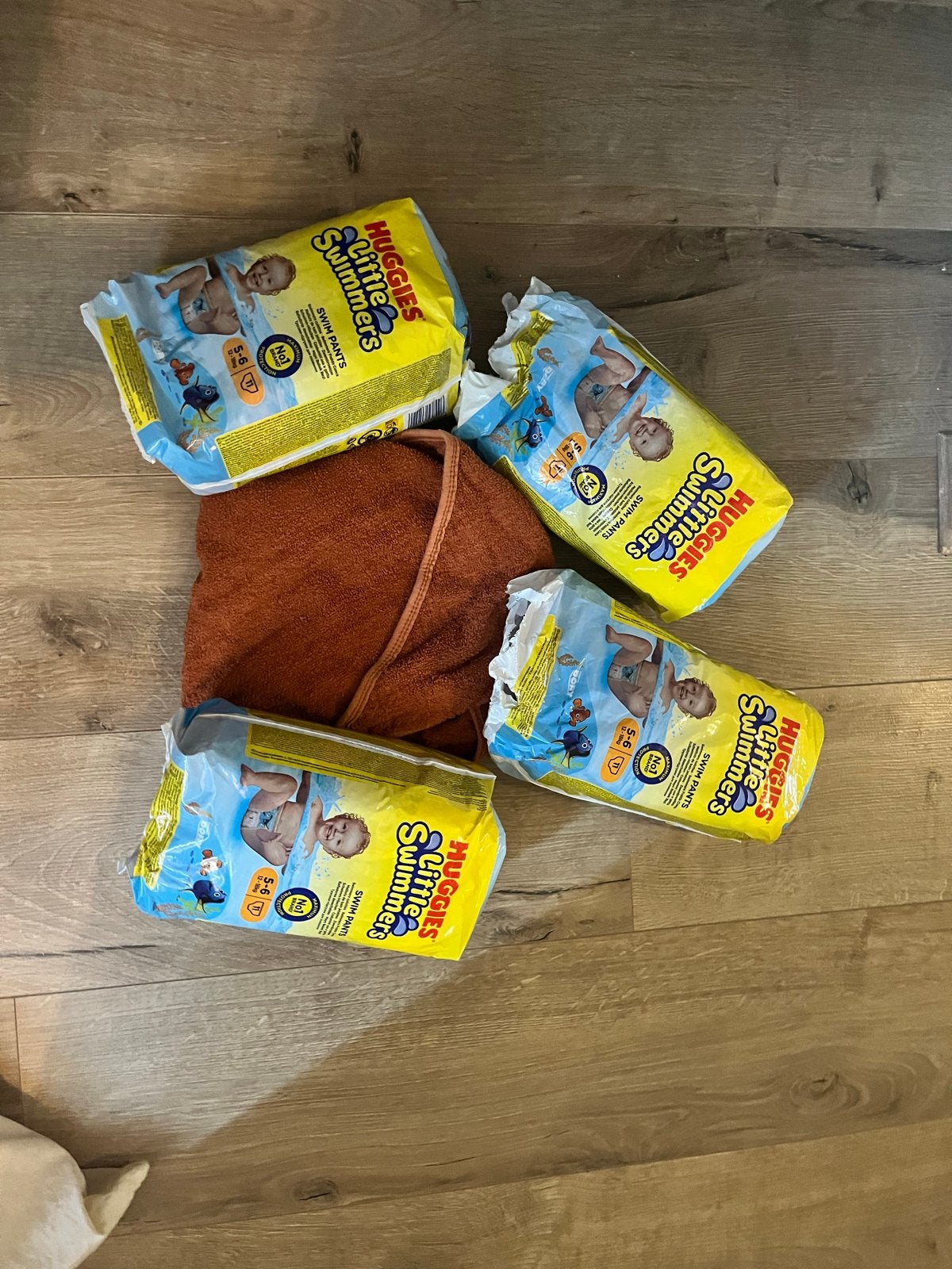 Gratis: Zwemluiers (12-18kg) en badcape, Ophalen