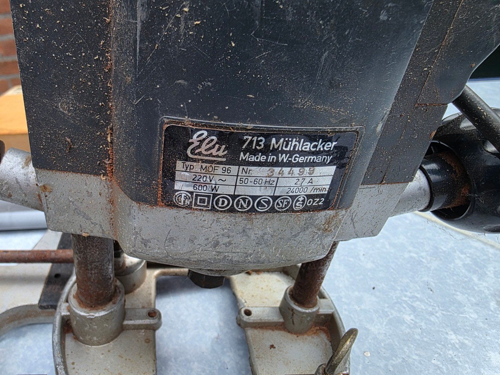 elu en black and decker, Doe-het-zelf en Verbouw, Gereedschap | Freesmachines, Ophalen, Gebruikt, Elektrisch, Bovenfrees