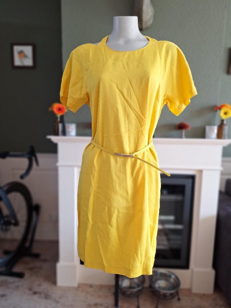 Pennyblack Penny Black knal geel jurk met riem 42, Kleding | Dames, Jurken, Verzenden, Geel, Maat 42/44 (L), Zo goed als nieuw
