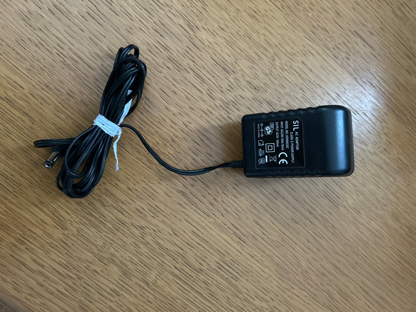 SIL AC Adapter / Voeding - 9V 1000mA, Ophalen of Verzenden, Gebruikt